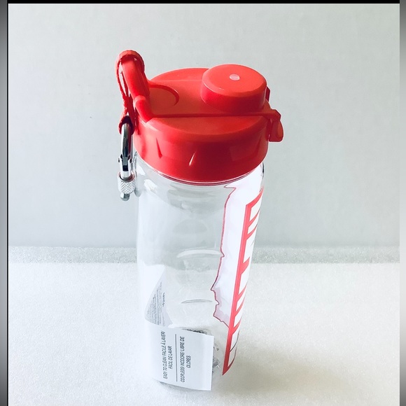 Marvel Plastic Red Water Bottle with  carabiner 750ml - Picture 2 of 3